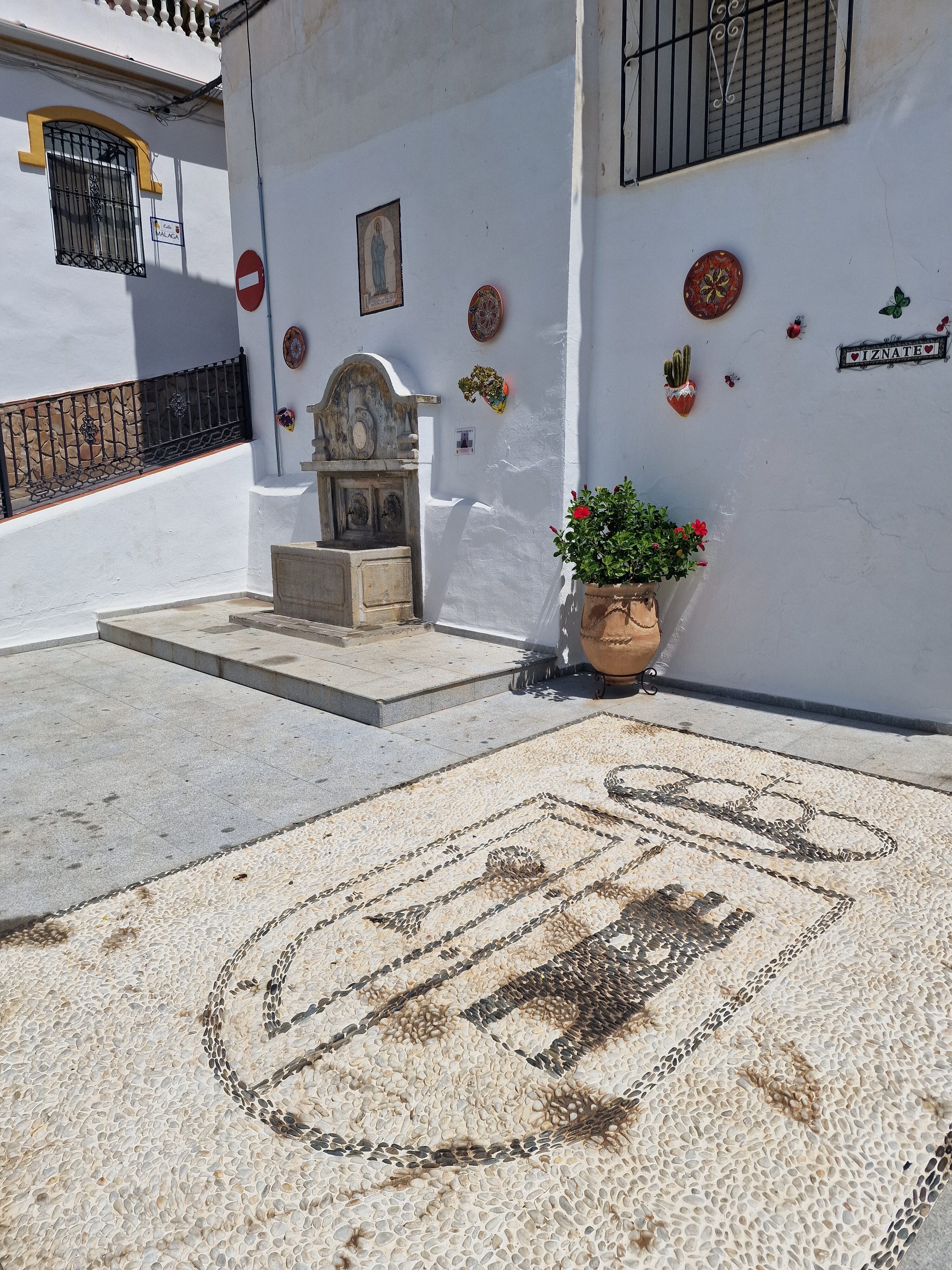 Outside-the-church-in centro-Iznate